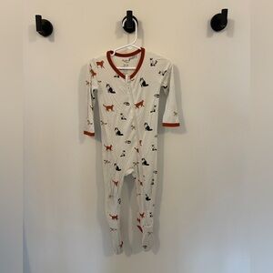 Kyte Baby footie pajamas-cats with gripper feet 18-24 months